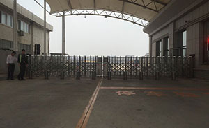 大連機(jī)場(chǎng)智能安全伸縮平移門工程案例 - 中出網(wǎng)-智能出入口門戶