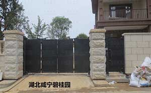 湖北咸寧碧桂園1-開泰LP智能懸折門案例 - 中出網(wǎng)-智能出入口門戶