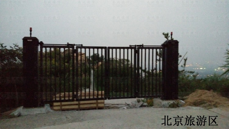北京旅游區(qū)智能懸折門(mén)案例 - 中出網(wǎng)-智能出入口門(mén)戶