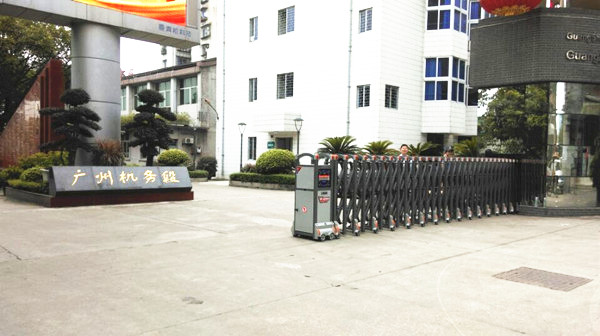 百勝伸縮門開門機(jī)成功安裝在廣州機(jī)務(wù)段 - 中出網(wǎng)-智能出入口門戶