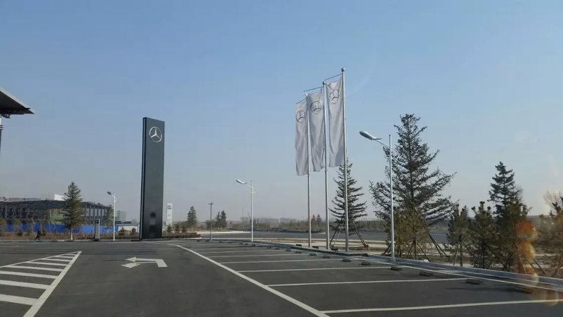 呼和浩特市奔馳4S店三根不銹鋼錐形旗桿案例 - 中出網(wǎng)-智能出入口門戶