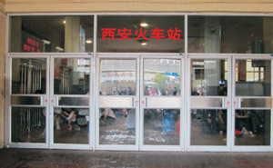 西安火車站肯德基門案例 - 中出網(wǎng)-智能出入口門戶