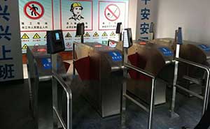 工地實(shí)名制考勤通道閘系統(tǒng)案例 - 中出網(wǎng)-智能出入口門戶