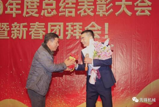 來自六分廠男高音馮云龍的獨(dú)唱《長江之歌》