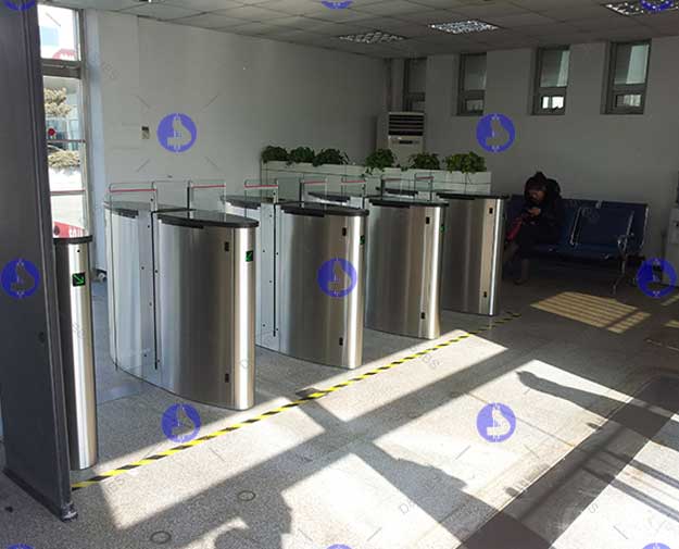 南京熊貓洗衣機(jī)工廠通道閘案例 - 中出網(wǎng)-智能出入口門戶