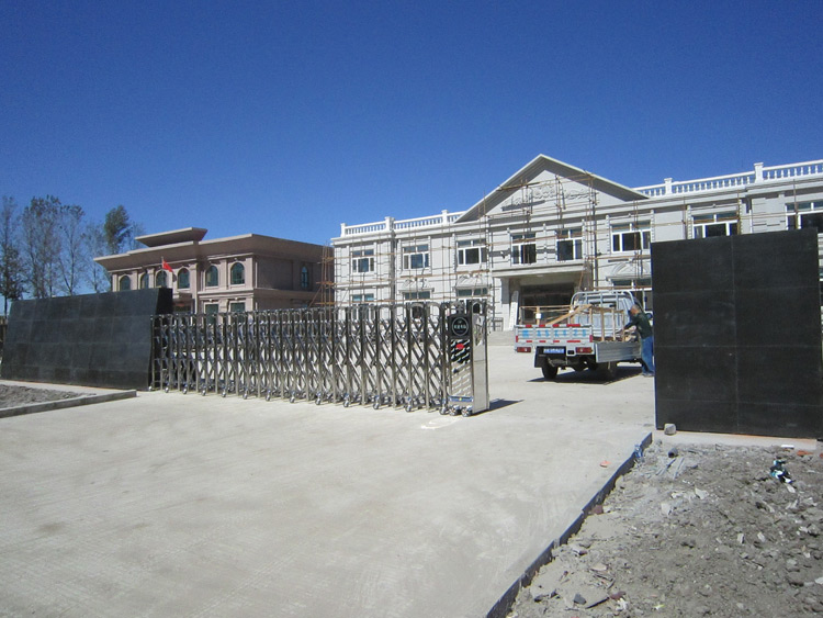 哈爾濱市大用鎮(zhèn)政府伸縮門(mén)工程案例 - 中出網(wǎng)-智能出入口與停車充電門(mén)戶