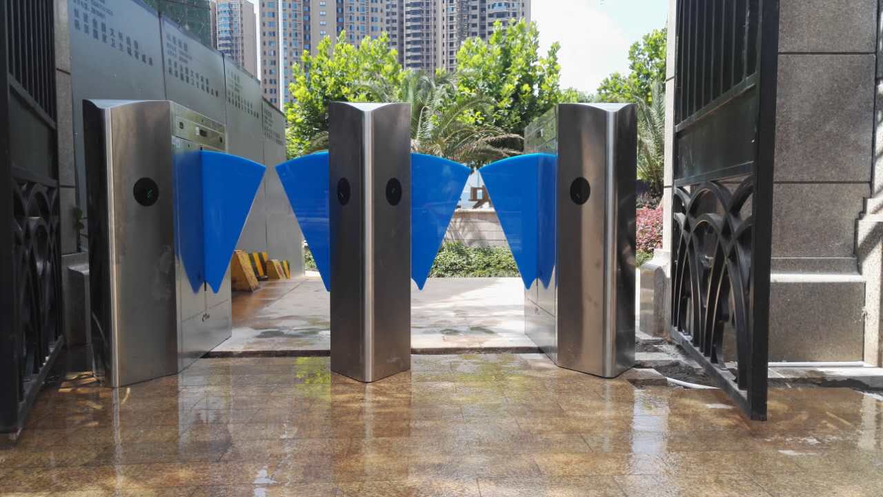 郴州市湘域中央花園通道閘案例 - 中出網(wǎng)-智能出入口門戶