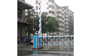 耒陽(yáng)金泰小區(qū)通道閘案例 - 中出網(wǎng)-智能出入口門(mén)戶(hù)