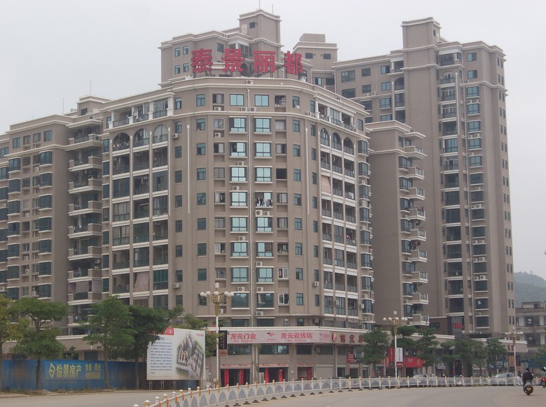 云霄泰景麗都卷簾門案例 - 中出網(wǎng)-智能出入口門戶