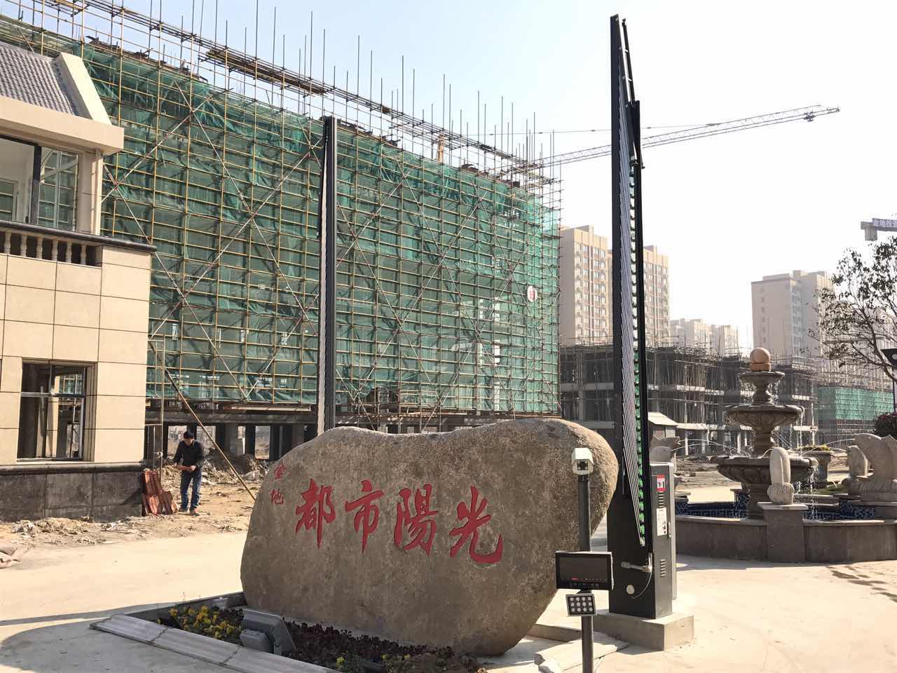 漣水金地都市陽光小區(qū)廣告型車牌識別案例 - 中出網(wǎng)-智能出入口門戶