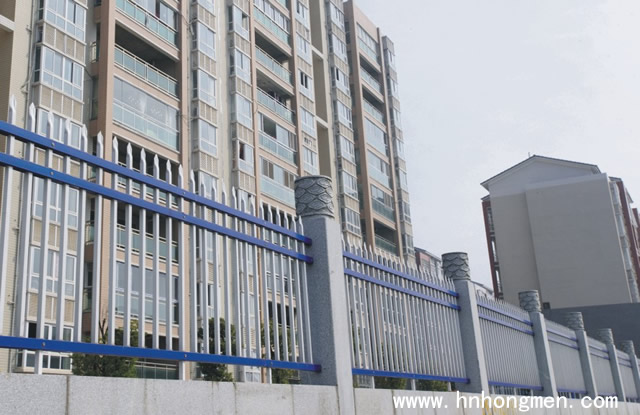 寧鄉(xiāng)地稅局C型標(biāo)準(zhǔn)柵欄工程案例 - 中出網(wǎng)-智能出入口與停車充電門戶