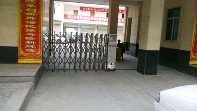 咸陽中國人壽保險電動伸縮門案例 - 中出網(wǎng)-智能出入口門戶