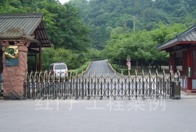 樂(lè)山大佛景區(qū)電動(dòng)伸縮門(mén)案例 - 中出網(wǎng)-智能出入口門(mén)戶(hù)