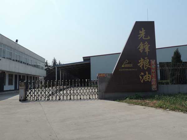 駐馬店市先鋒糧油儲運有限公司電動伸縮門案例 - 中出網(wǎng)-智能出入口門戶