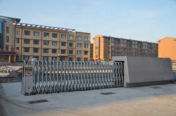 綏化訓(xùn)華小學(xué)電動伸縮門案例 - 中出網(wǎng)-智能出入口門戶