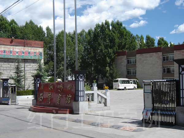 拉薩西藏賓館電動(dòng)伸縮門案例 - 中出網(wǎng)-智能出入口門戶