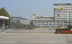 泰安泰山醫(yī)學(xué)院電動伸縮門案例
