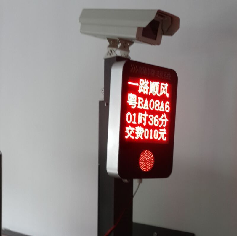 四欄屏車(chē)牌識(shí)別一體機(jī)