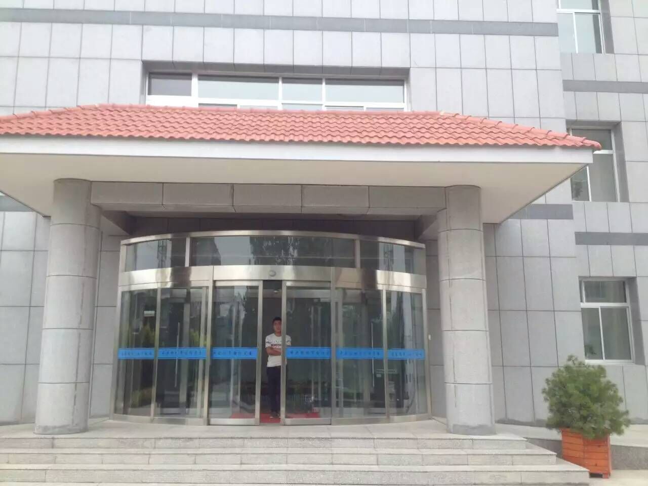 中共榆林市榆陽區(qū)委自動門案例 - 中出網(wǎng)-智能出入口門戶