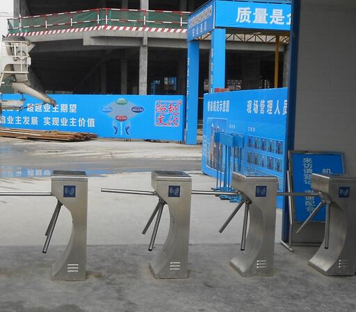 濟(jì)南工地人行通道三輥機(jī)案例 - 中出網(wǎng)-智能出入口門戶