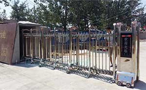 東明福娃幼兒園電動(dòng)伸縮門案例