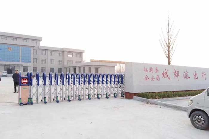 臨朐縣城郊派出所伸縮門案例 - 中出網(wǎng)-智能出入口門戶