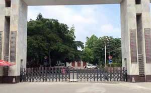 柳州市人民政府伸縮門案例 - 中出網(wǎng)-智能出入口門戶