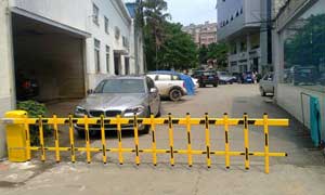 柳州市西江路寶馬4s店電動?xùn)艡诘篱l案例 - 中出網(wǎng)-智能出入口門戶