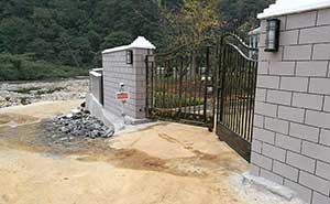 都勻大河橋私人豪宅平開門電機(jī)案例 - 中出網(wǎng)-智能出入口門戶