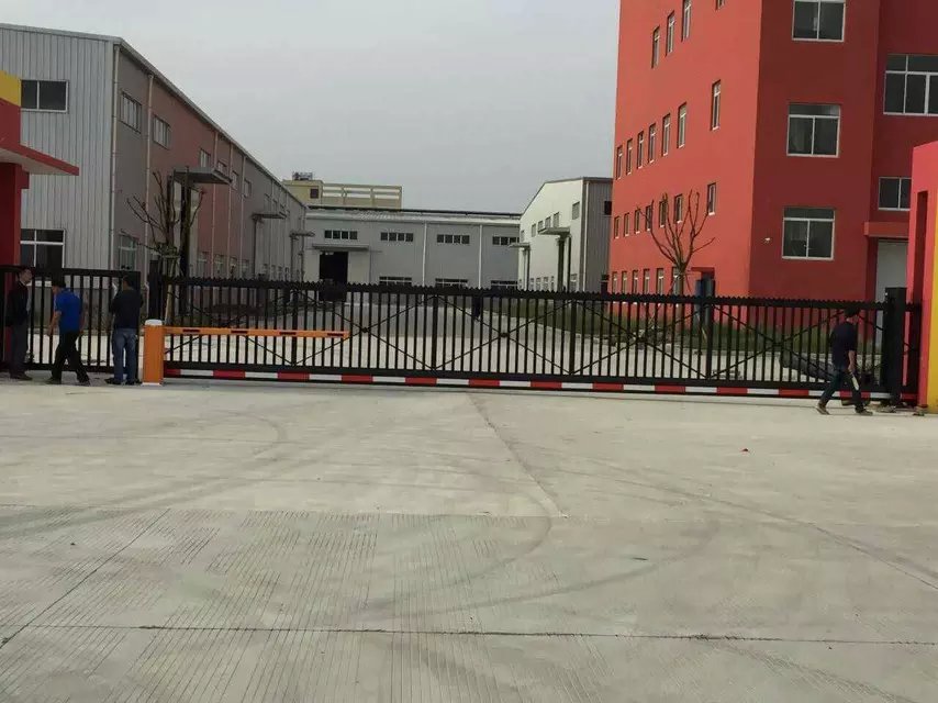 平湖廣奕五金鎖具有限公司懸浮門工程案例 - 中出網(wǎng)-智能出入口門戶