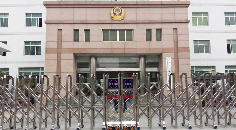 連云港武警支隊(duì)伸縮門案例 - 中出網(wǎng)-智能出入口門戶