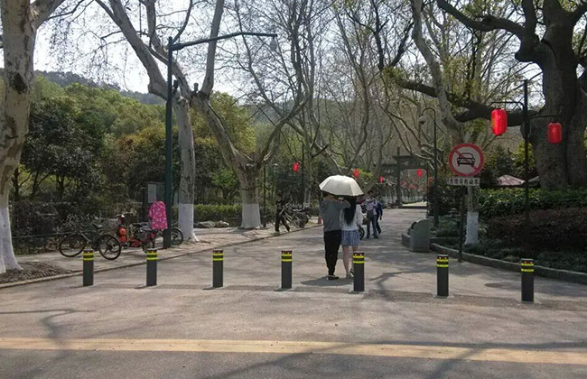 黃龍洞升降柱案例 - 中出網(wǎng)-智能出入口門(mén)戶