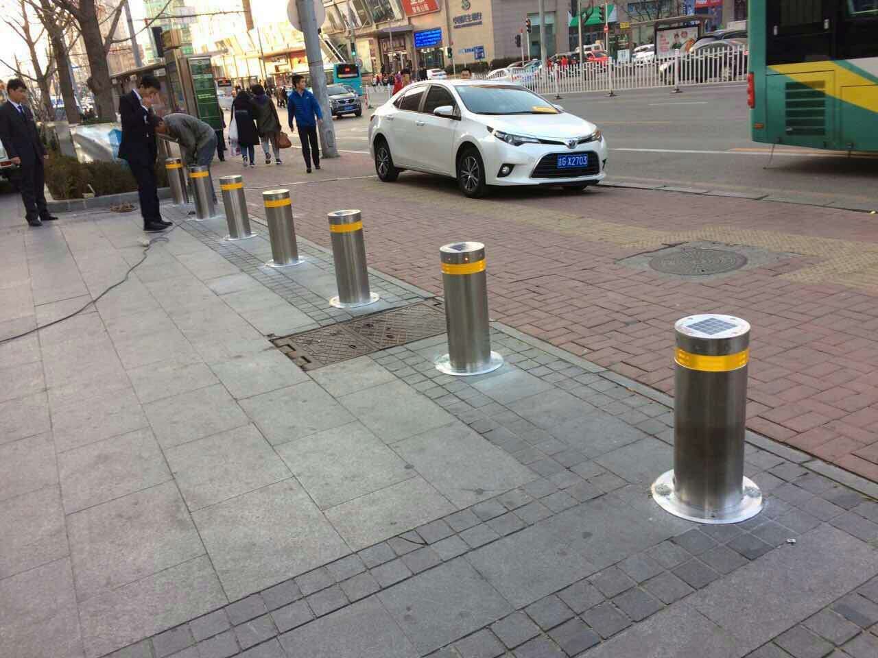 大連市甘井子區(qū)某機(jī)關(guān)單位項目升降柱案例 - 中出網(wǎng)-智能出入口門戶