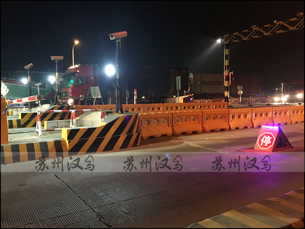 蘇州日報——漢馬阻車器再次成功攔截“瘋狂賽車”，闖關(guān)逃費無所遁形