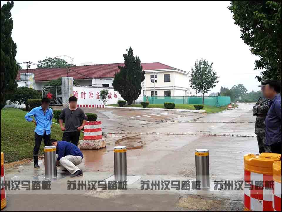 浙江某部隊(duì)自動(dòng)升降柱案例 - 中出網(wǎng)-智能出入口門戶