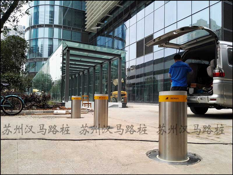南京江蘇銀行升降柱案例 - 中出網(wǎng)-智能出入口門戶