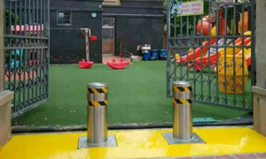 幼兒園門口升降柱案例 - 中出網(wǎng)-智能出入口門戶