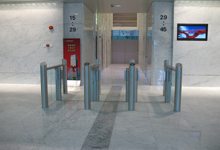 中國(guó)民生銀行總行通道閘案例 - 中出網(wǎng)-智能出入口與停車(chē)充電門(mén)戶