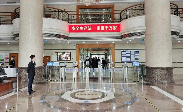 西莫羅人臉識(shí)別閘機(jī)，又一次入駐國企辦公大廈