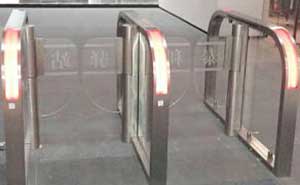北京中關(guān)村東升科技園擺門(mén)式閘機(jī)案例