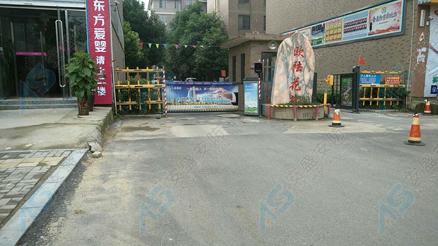 歐陸花園廣告門案例 - 中出網(wǎng)-智能出入口門戶