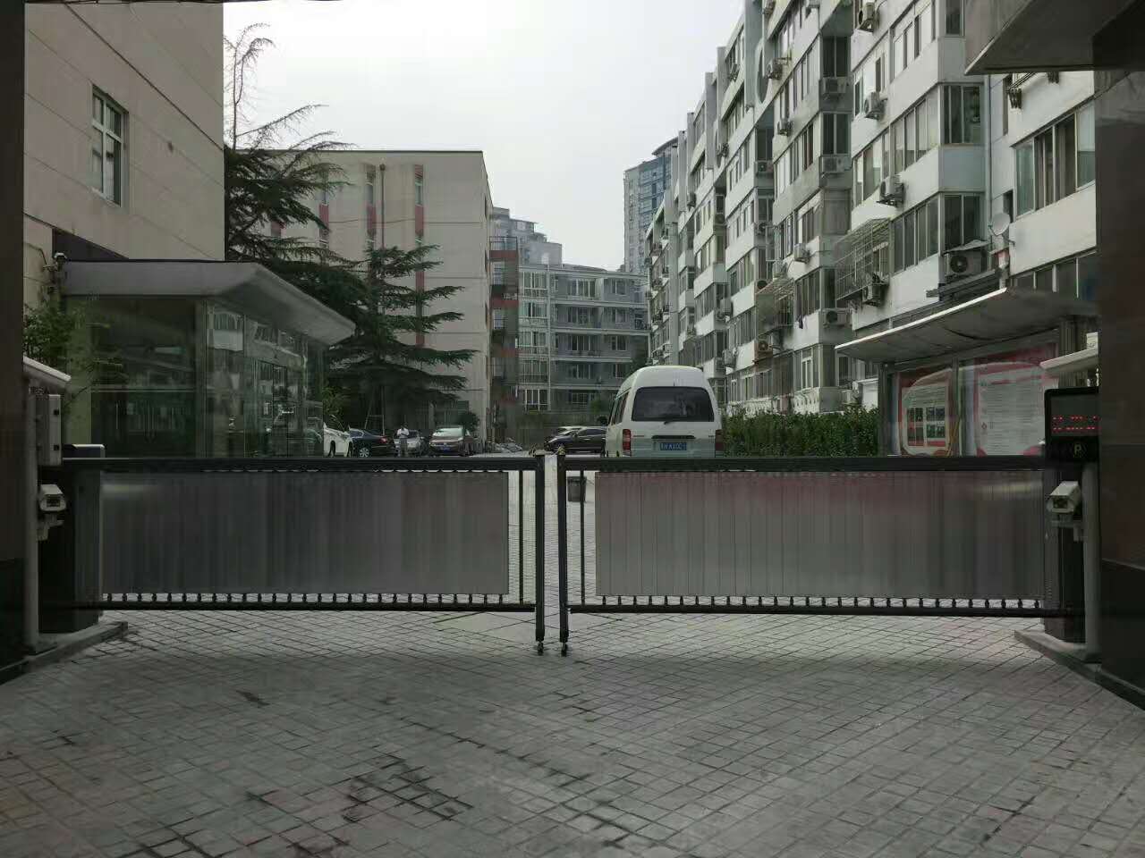 國家測繪局廣告道閘車牌識別系統(tǒng)案例 - 中出網(wǎng)-智能出入口門戶