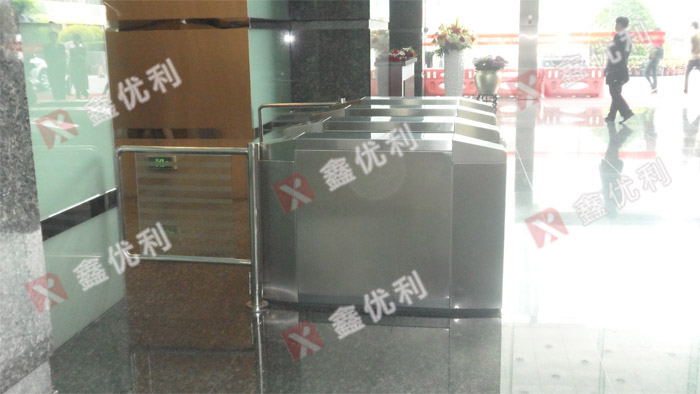 深圳招商銀行某分行，翼閘，翼閘案例 - 中出網(wǎng)-智能出入口與停車充電門戶