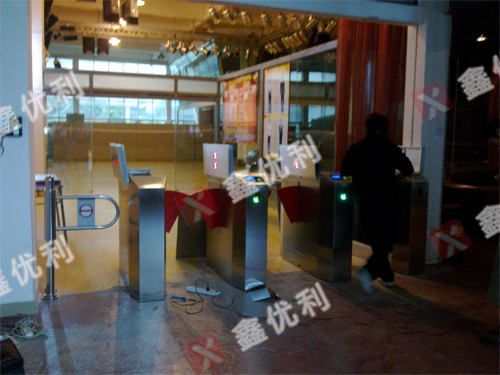 深圳安居財(cái)務(wù)大廈 橋式翼閘 指紋考勤系統(tǒng)案例 - 中出網(wǎng)-智能出入口門戶
