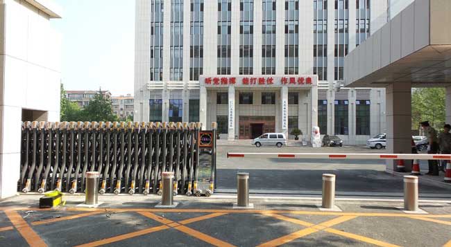 大連武警邊防總隊(duì)路柱案例 - 中出網(wǎng)-智能出入口門戶