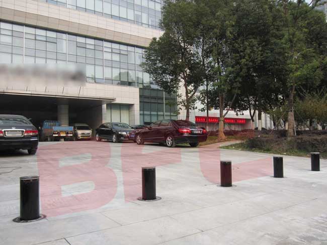 南京紫金農(nóng)商銀行升降柱案例 - 中出網(wǎng)-智能出入口門戶