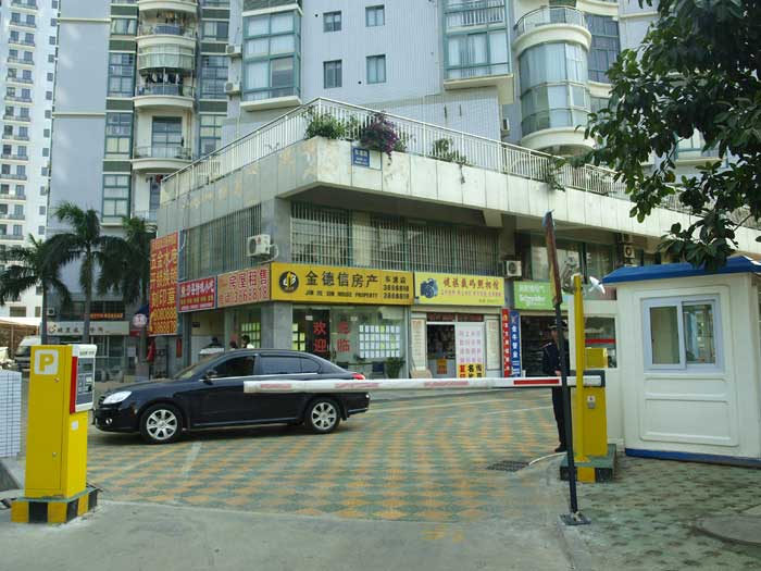 福建廈門源昌大廈道閘案例 - 中出網(wǎng)-智能出入口門戶