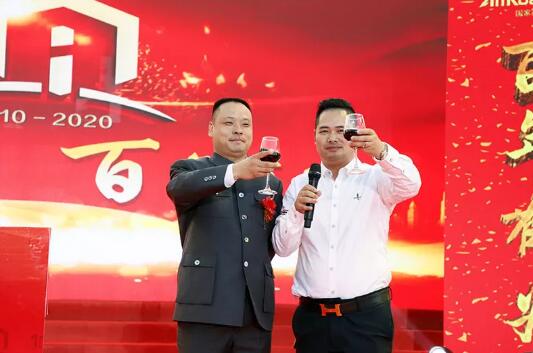 肖董與陳總共同上臺祝酒