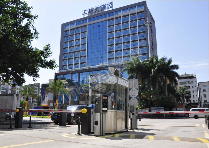 三聯(lián)大酒店停車場系統(tǒng)案例 - 中出網(wǎng)-智能出入口門戶