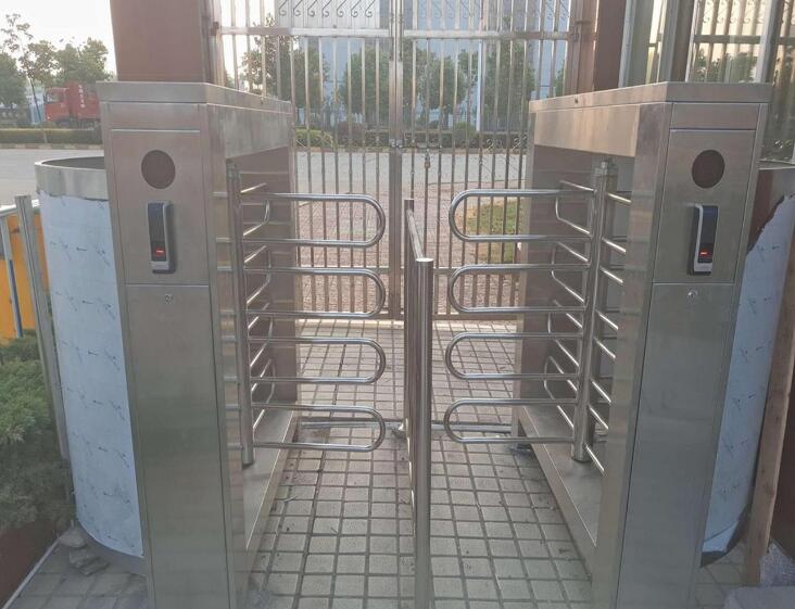 湖南省重慶啤酒有限責任公司通道閘案例 - 中出網(wǎng)-智能出入口門戶